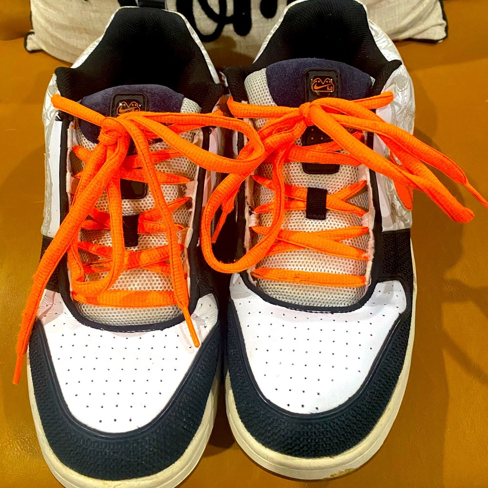 Nike black and orange in size 11.5 in good condition